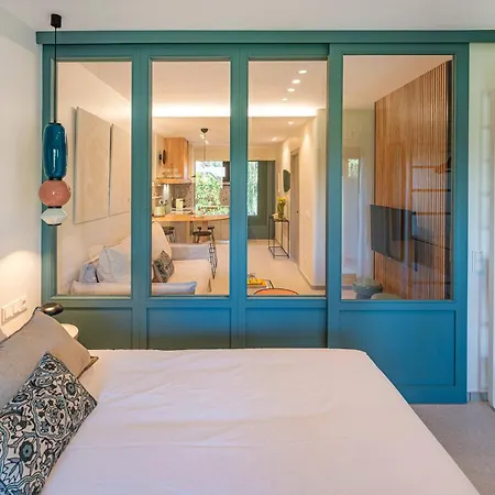 Newly Renovated In Golden Mile W/ Pool Apartman *