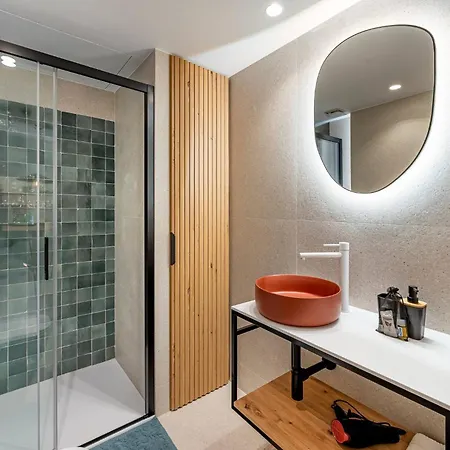 Newly Renovated In Golden Mile W/ Pool