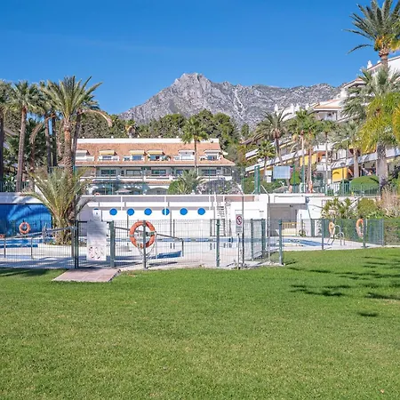 Newly Renovated In Golden Mile W/ Pool