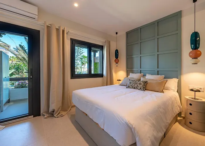 Newly Renovated In Golden Mile W/ Pool *
