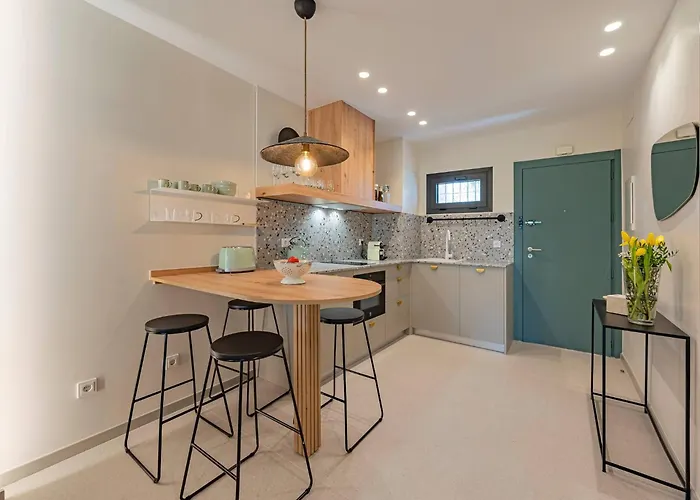 Newly Renovated In Golden Mile W/ Pool *