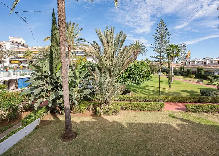 Newly Renovated In Golden Mile W/ Pool