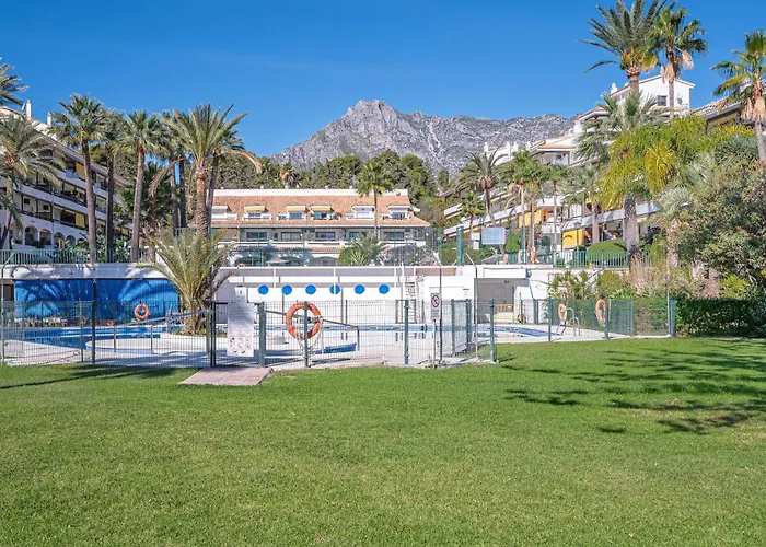 Newly Renovated In Golden Mile W/ Pool