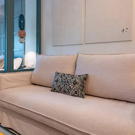 Apartment Newly Renovated In Golden Mile W/ Pool Marbella