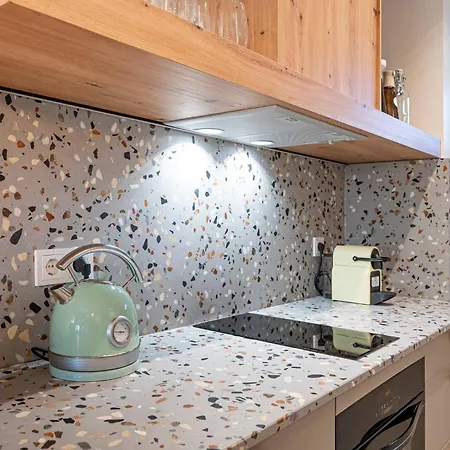 Newly Renovated In Golden Mile W/ Pool Apartman *