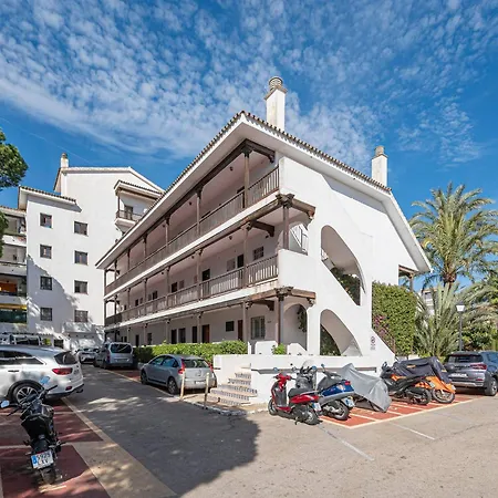 Апартаменты Newly Renovated In Golden Mile W/ Pool Марбелья