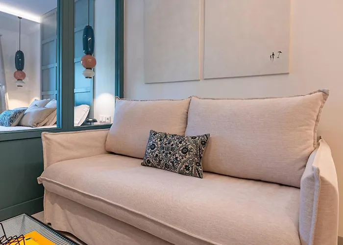 Apartment Newly Renovated In Golden Mile W/ Pool Marbella