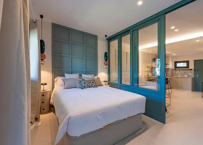 Newly Renovated In Golden Mile W/ Pool Apartmán *