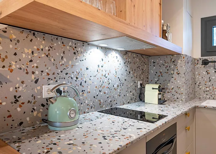 Newly Renovated In Golden Mile W/ Pool Apartman *