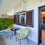 Newly Renovated In Golden Mile W/ Pool Appartamento
