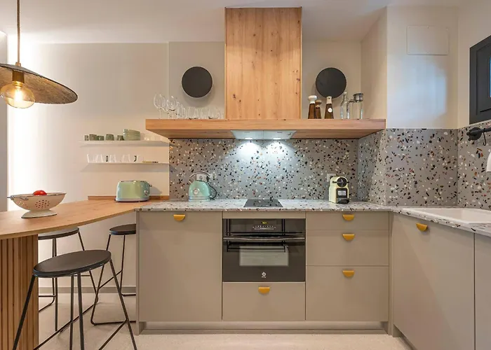 Newly Renovated In Golden Mile W/ Pool شقة *